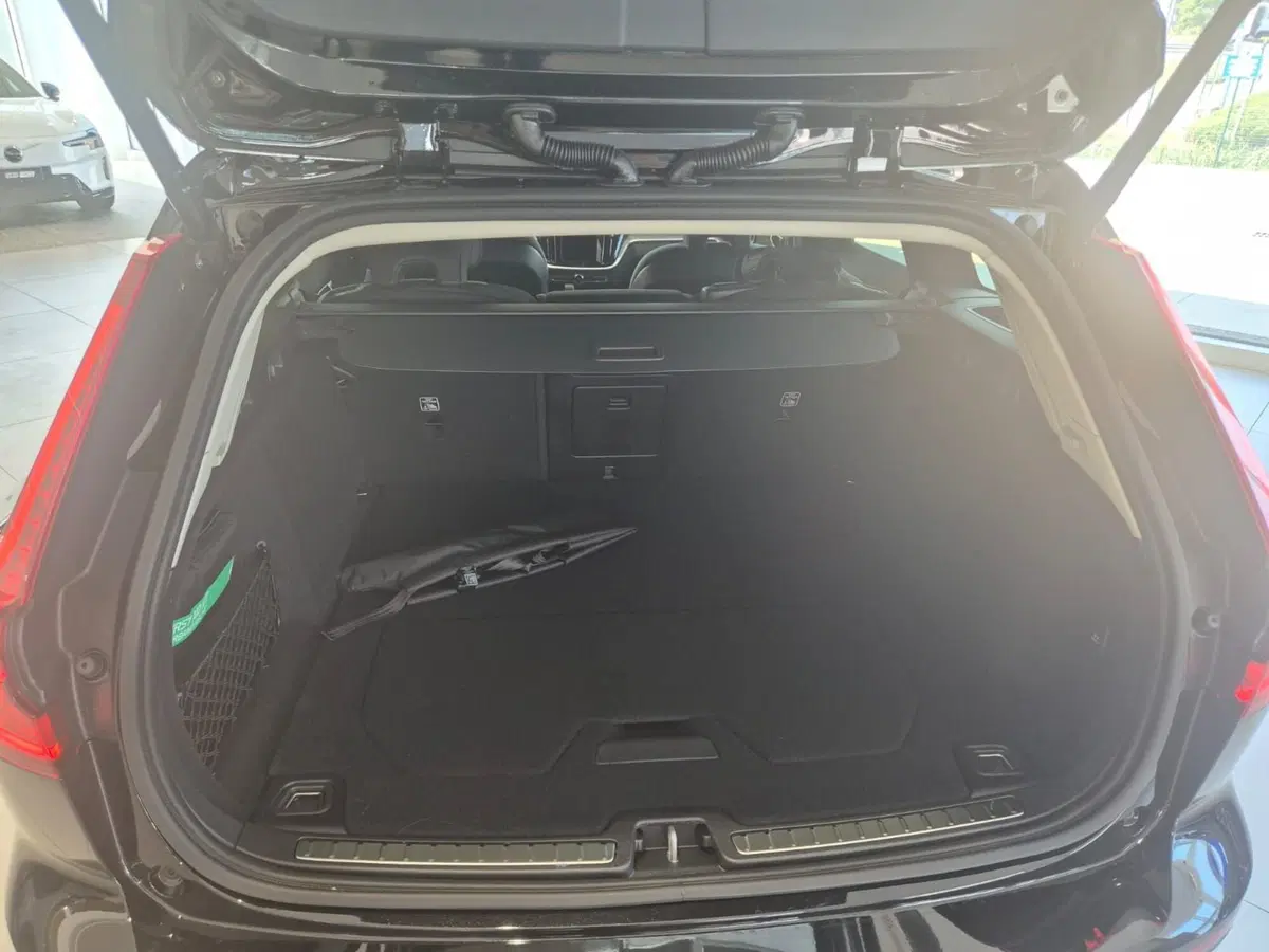 Volvo V60 nuova a Como (8)