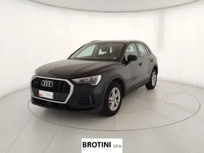 Audi Q3 35 2.0 tdi Business Advanced s-tronic del 2019 usata a Massa