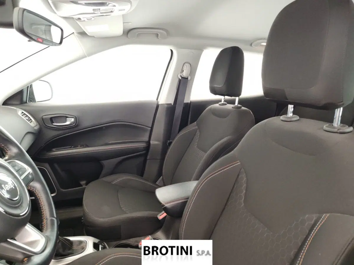 Jeep Compass usata a Massa-Carrara (9)