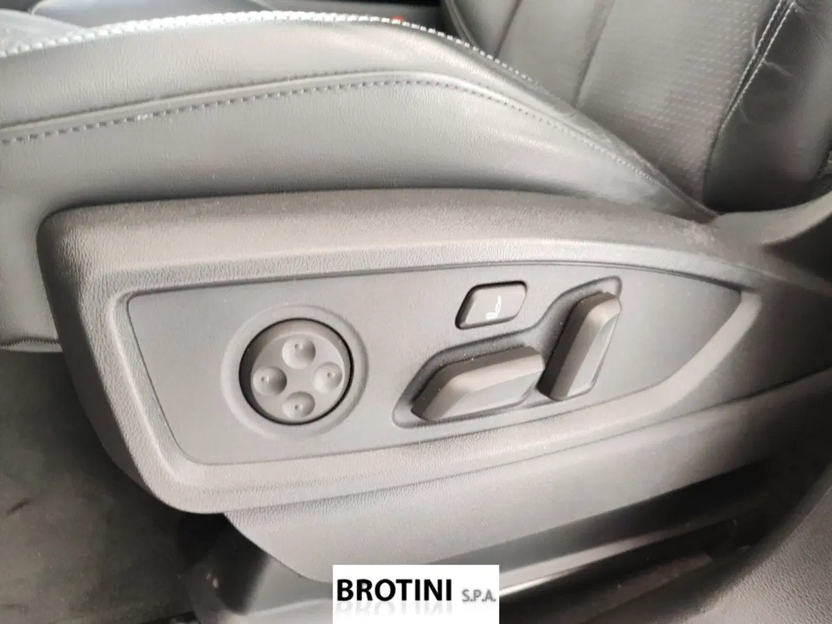 Audi Q4 Sportback usata a Massa-Carrara (10)