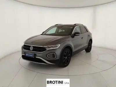 Volkswagen T-Roc 1.0 tsi Sport del 2023 usata a Massa