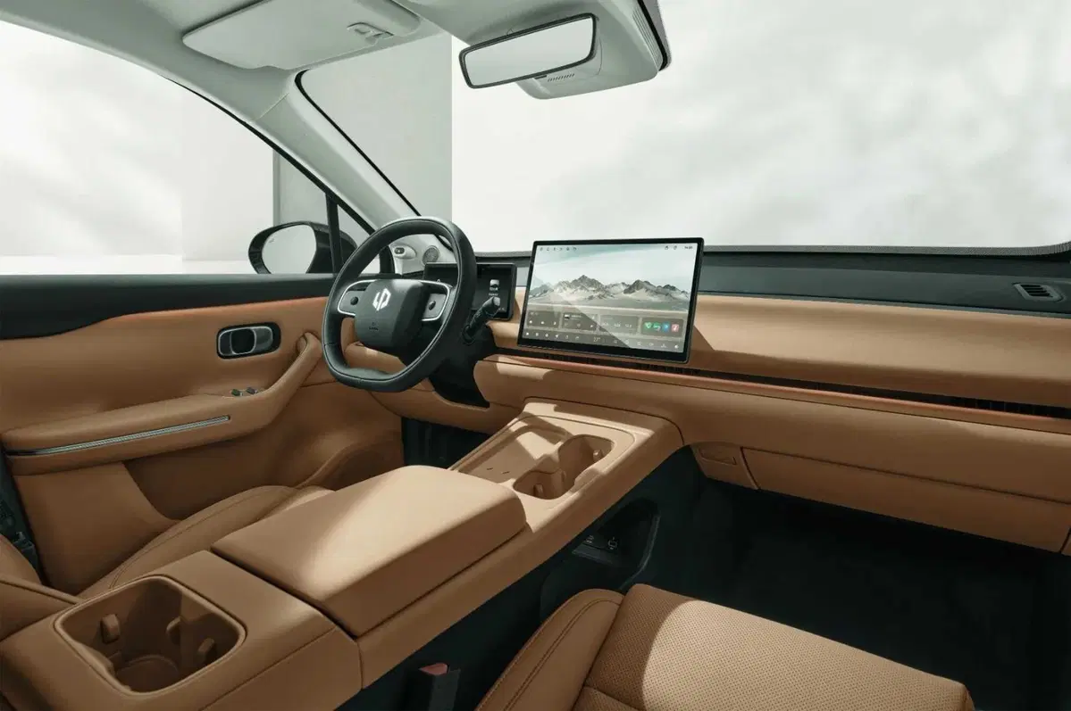 Leapmotor C10 nuova a Salerno (8)