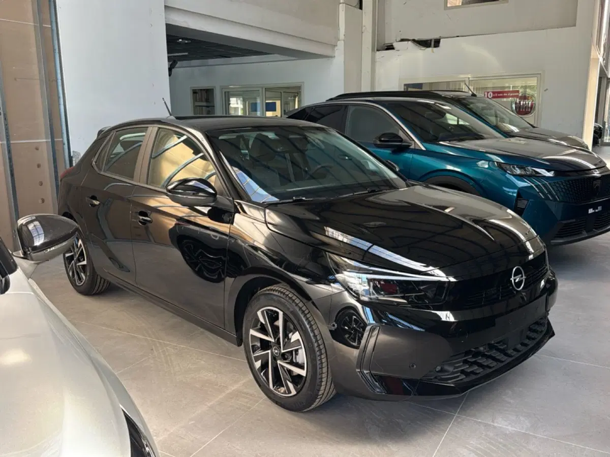 Opel Corsa nuova a Frosinone (9)