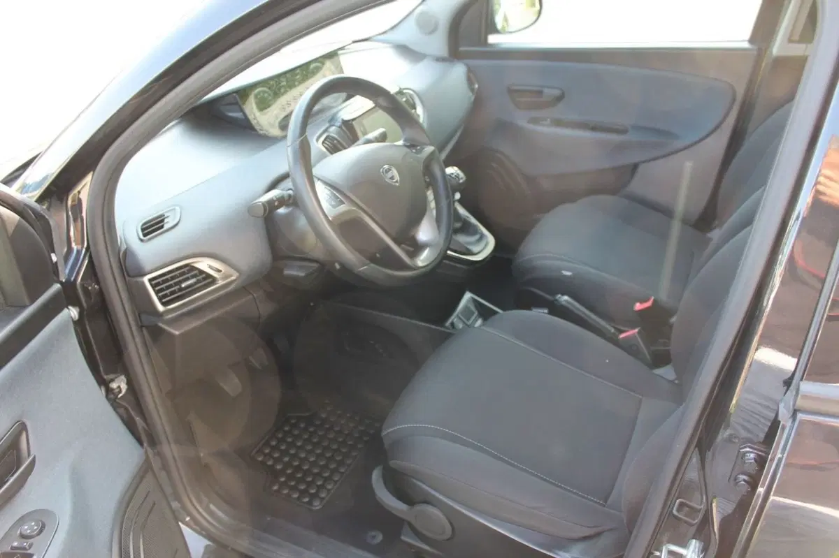 Lancia Ypsilon usata a Cuneo (8)