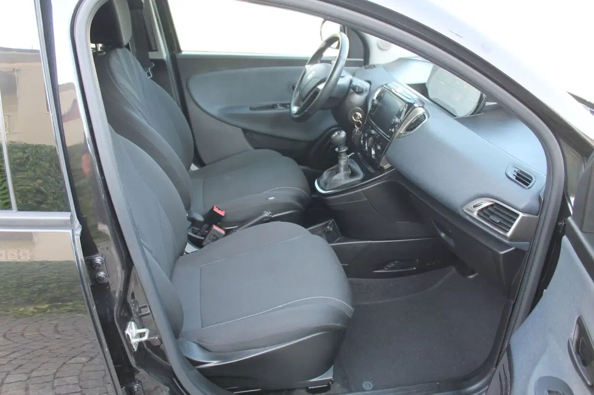 Lancia Ypsilon usata a Cuneo (9)