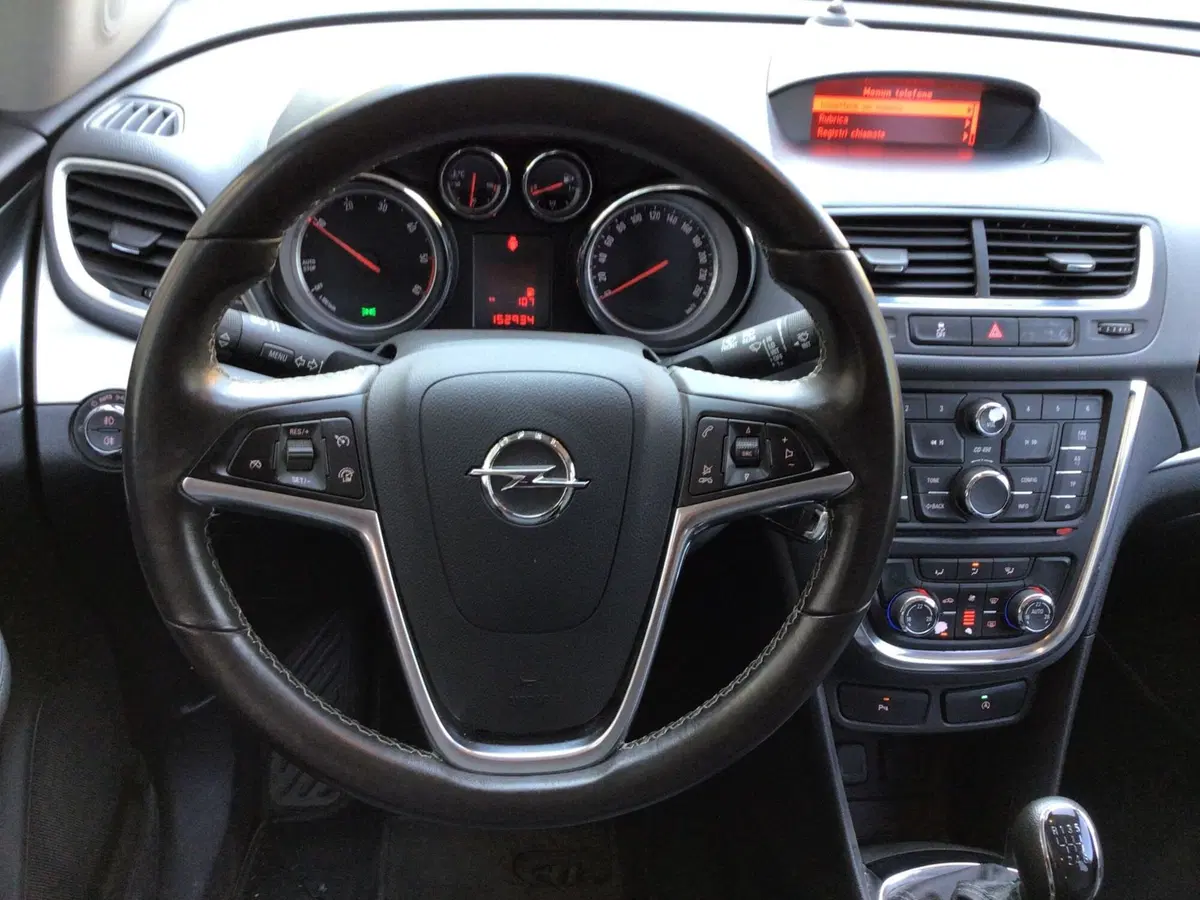 Opel Mokka usata a Genova (12)