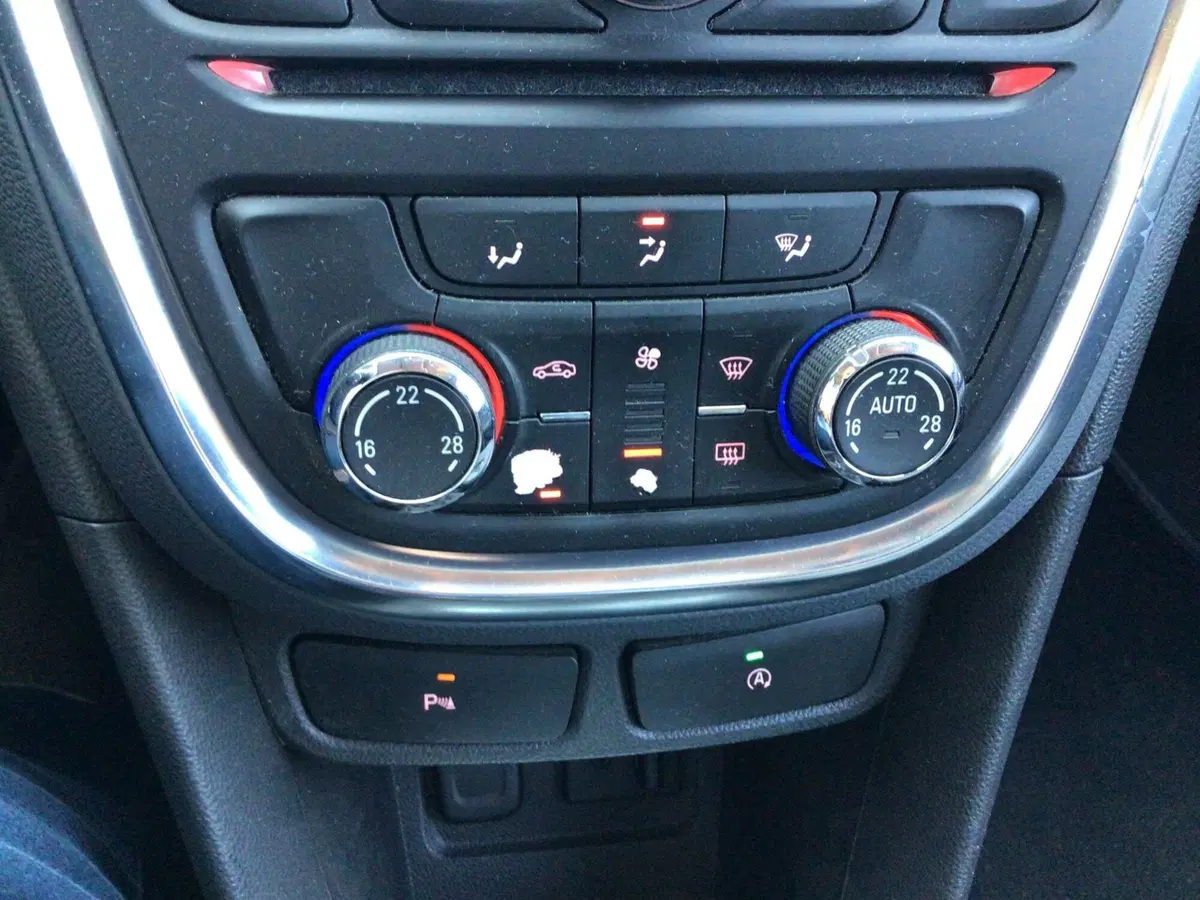 Opel Mokka usata a Genova (18)