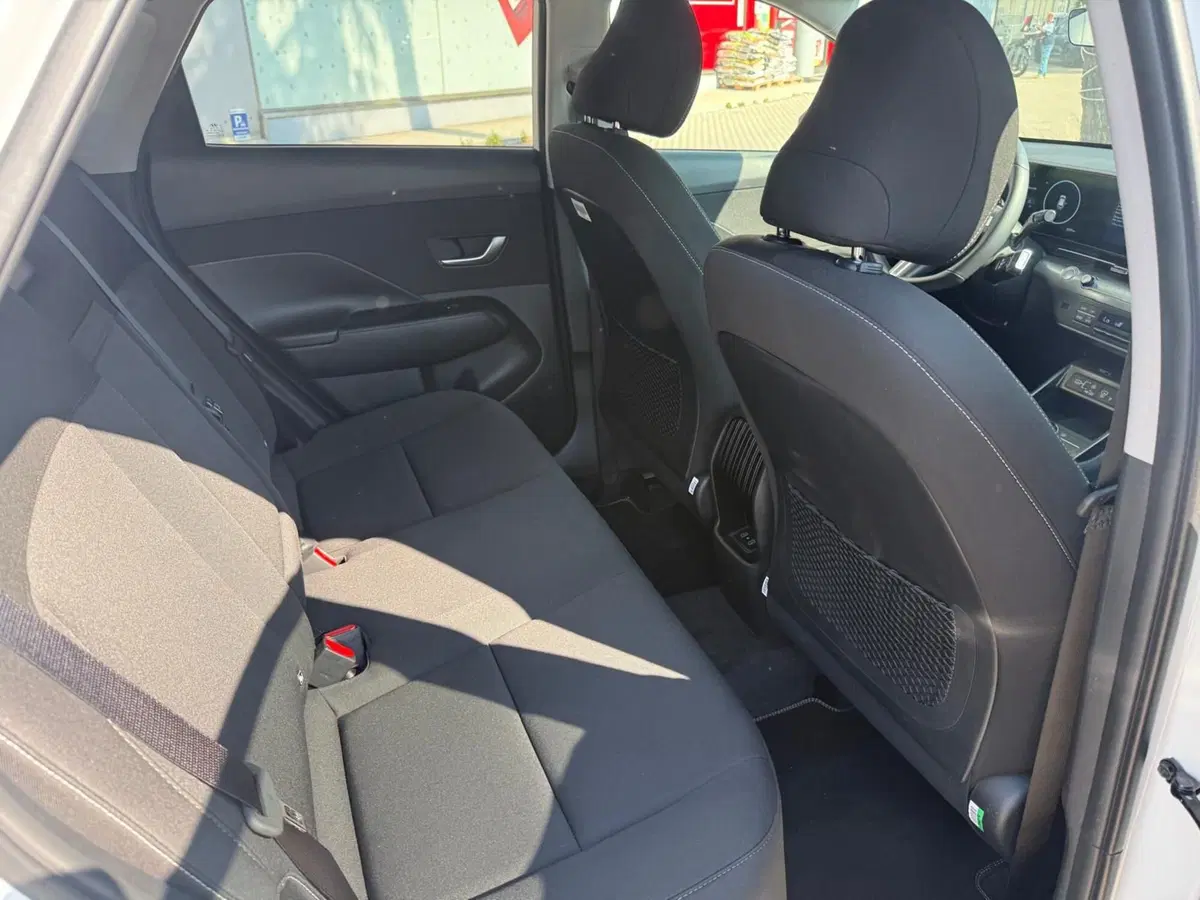 Hyundai Kona nuova a Massa-Carrara (12)