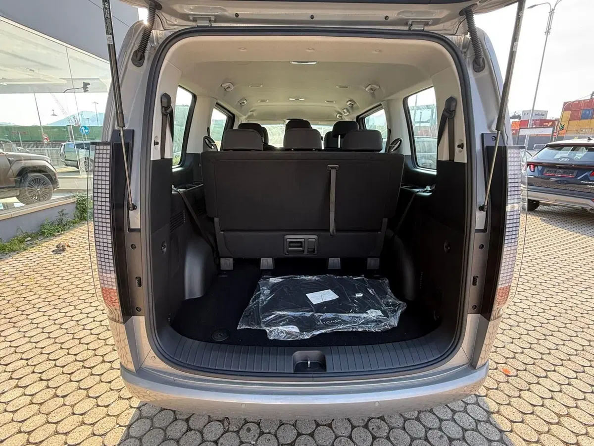 Hyundai Staria nuova a Massa-Carrara (14)