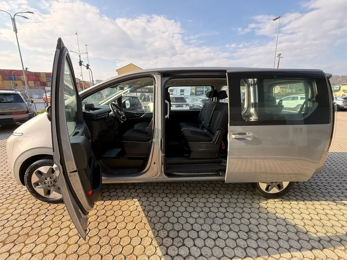 Hyundai Staria nuova a Massa-Carrara (16)