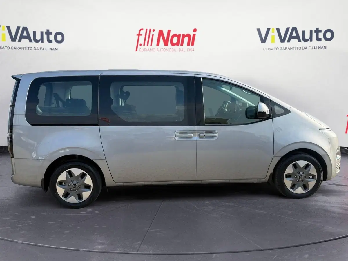 Hyundai Staria nuova a Massa-Carrara (17)