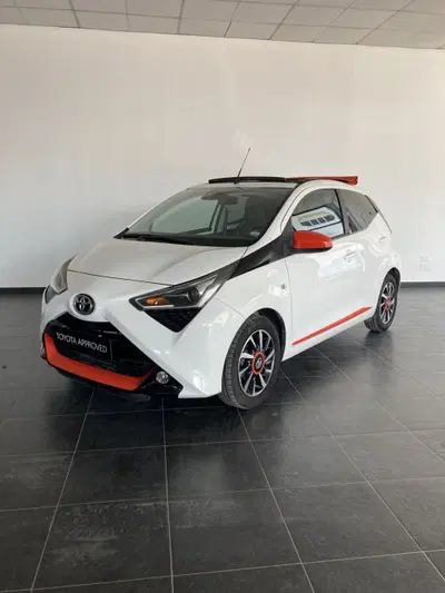 Toyota Aygo 1.0 VVT-i 72 CV 5 porte x-wave orange del 2019 usata a San Severo