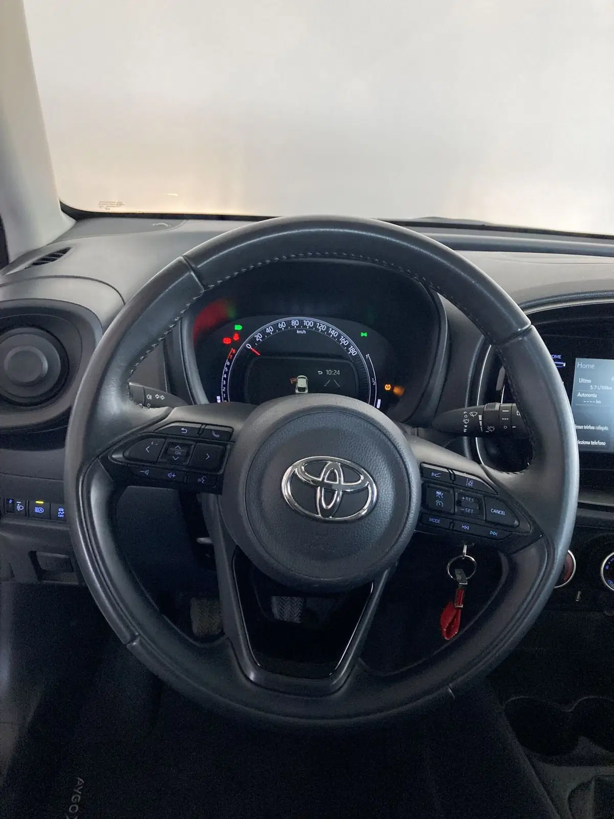 Toyota Aygo X usata a Foggia (9)