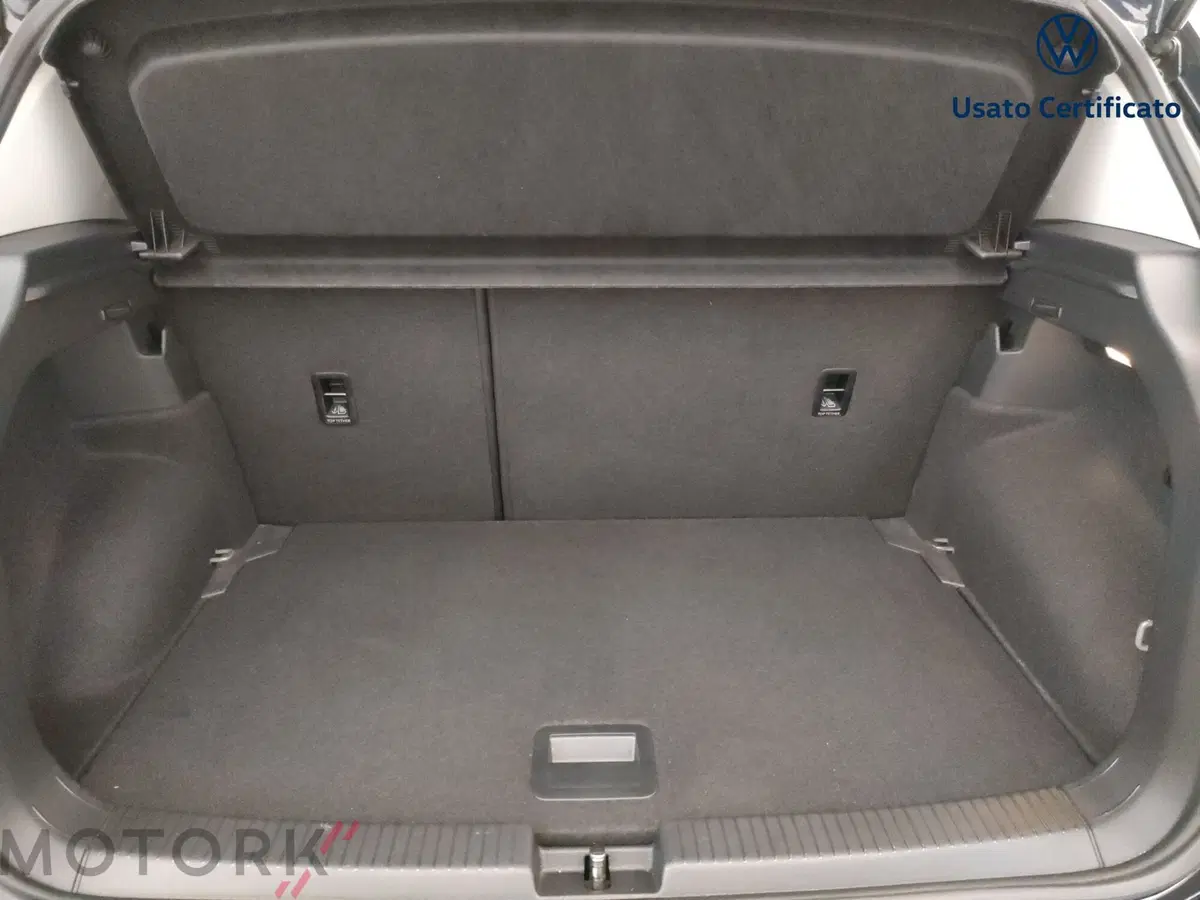 Volkswagen T-Cross usata a Varese (9)