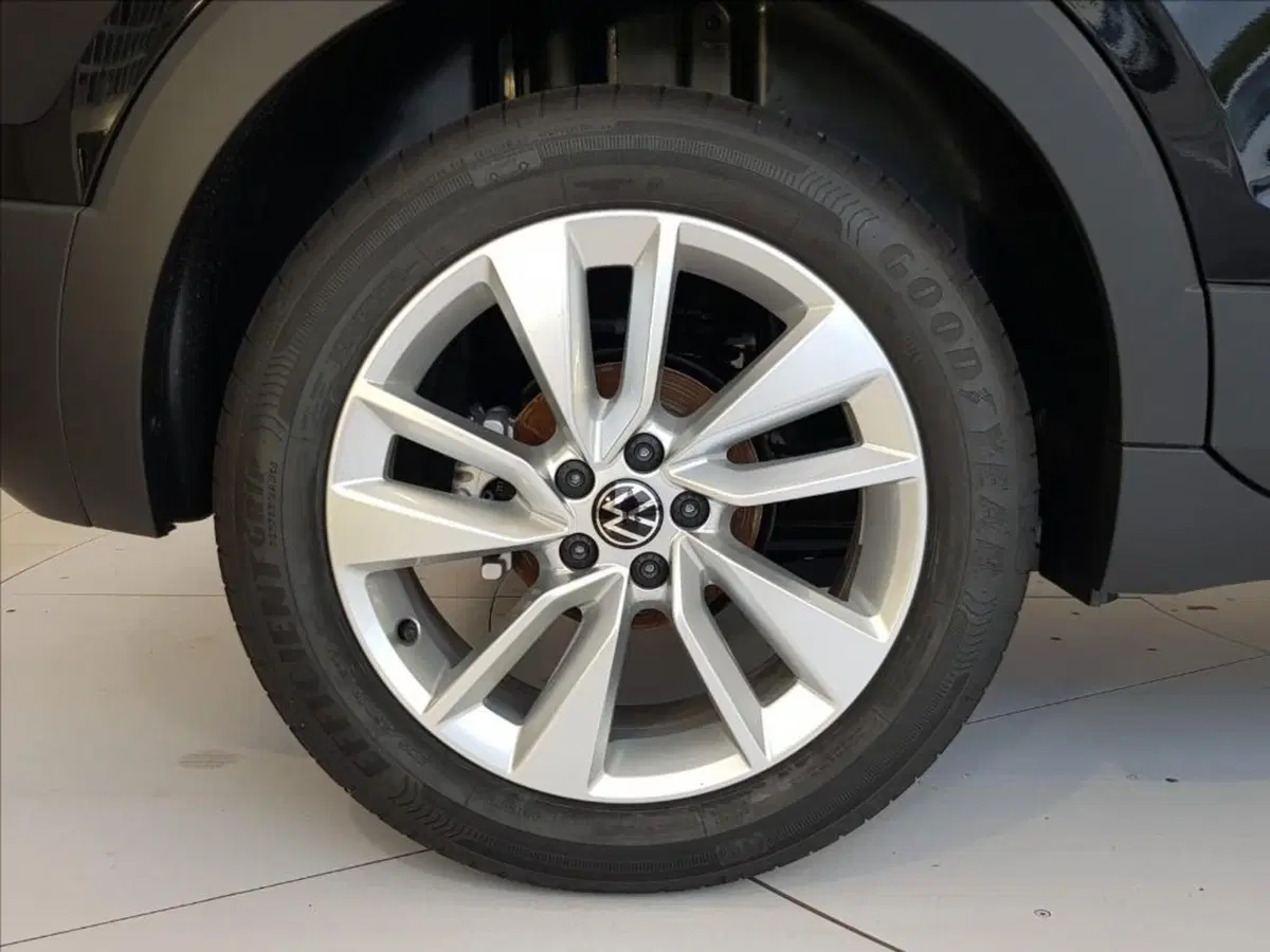 Volkswagen T-Cross nuova a Lucca (9)
