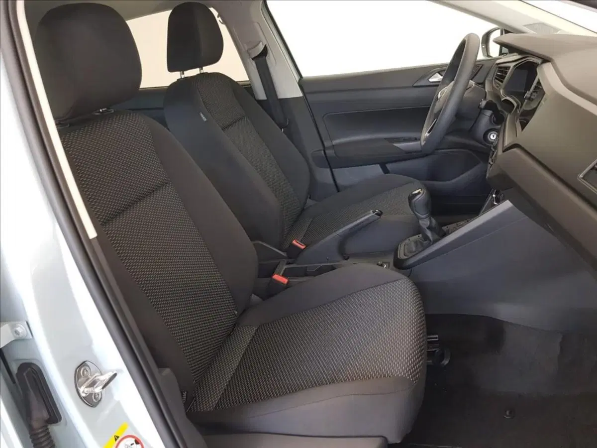 Volkswagen Polo nuova a Lucca (11)