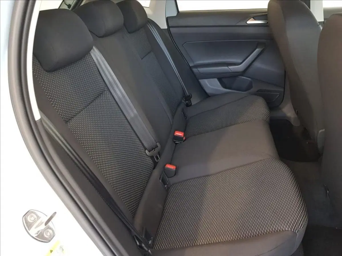 Volkswagen Polo nuova a Lucca (12)