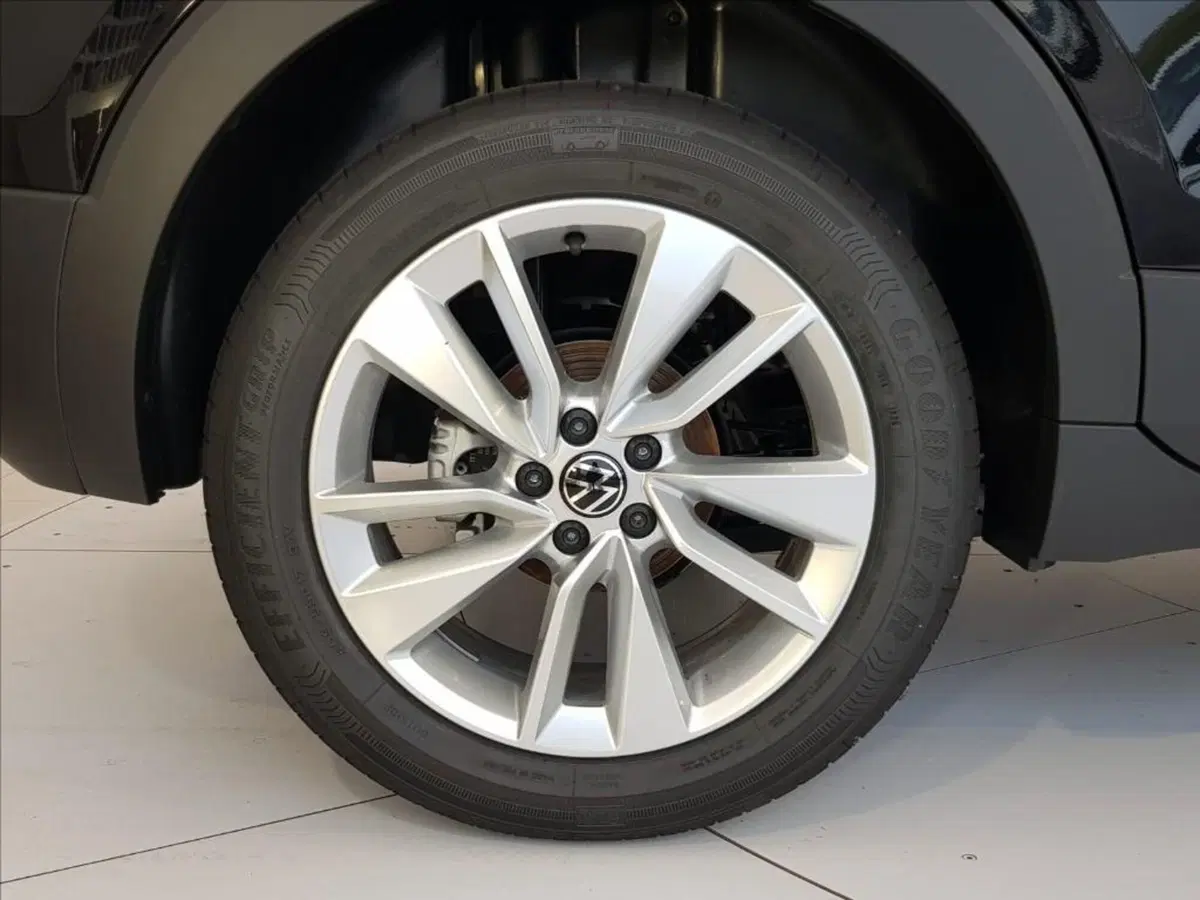 Volkswagen T-Cross nuova a Lucca (9)