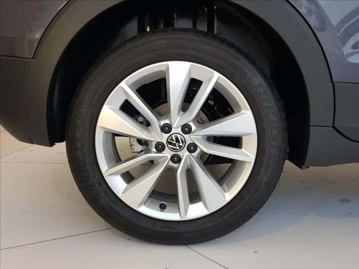 Volkswagen T-Cross nuova a Lucca (9)