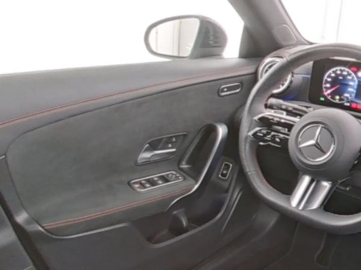 Mercedes-Benz CLA Shooting Brake usata a Milano (6)