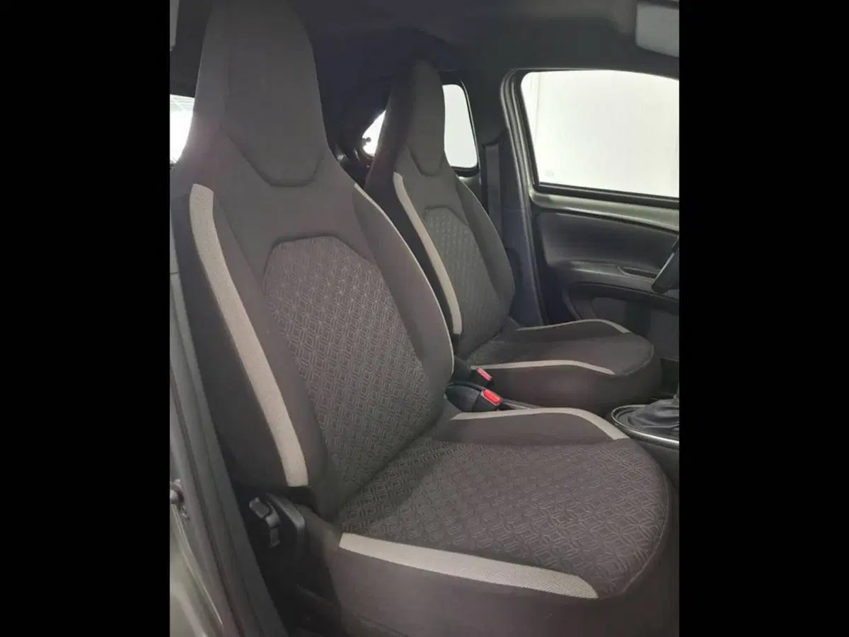 Toyota Aygo X usata a Torino (12)
