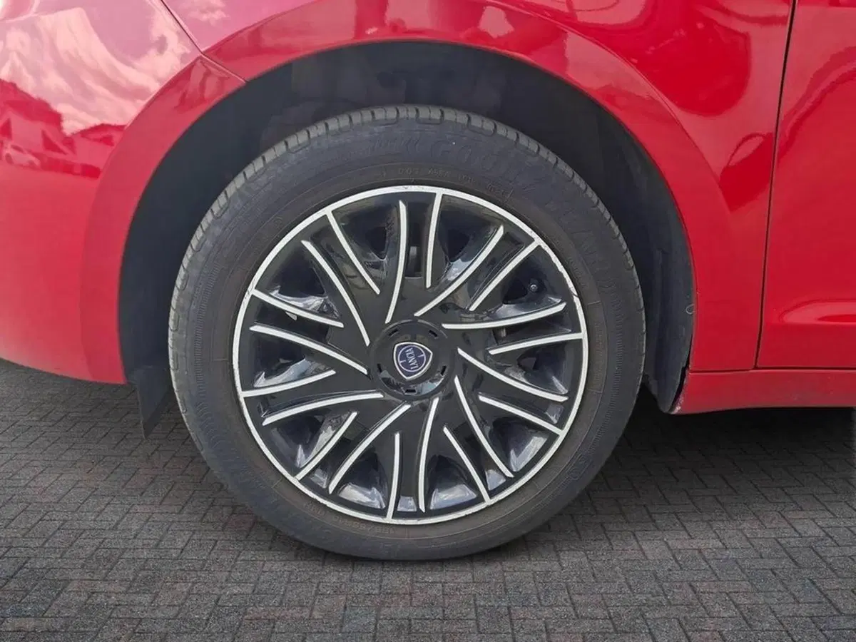 Lancia Ypsilon usata a Torino (5)