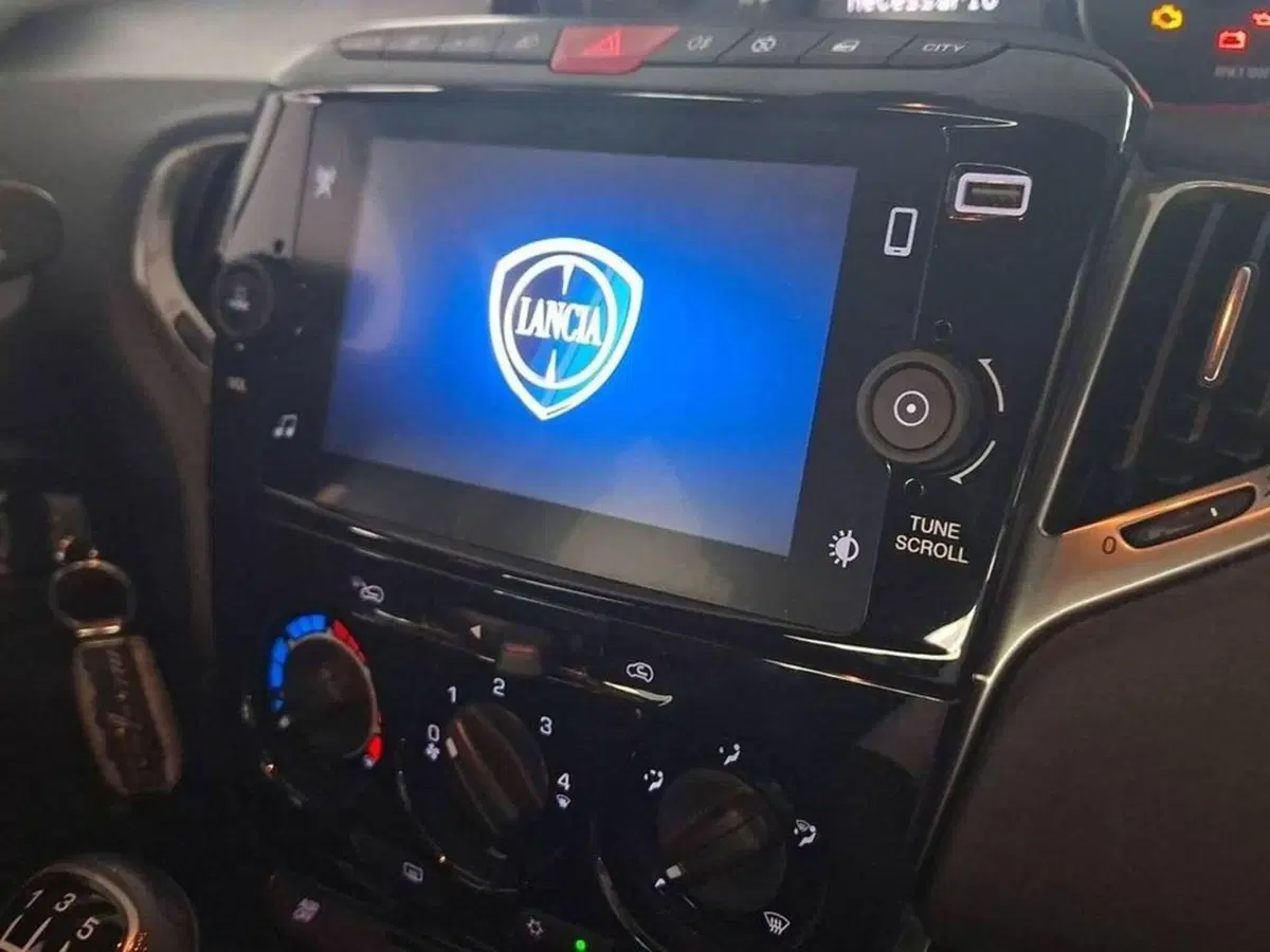 Lancia Ypsilon usata a Torino (7)