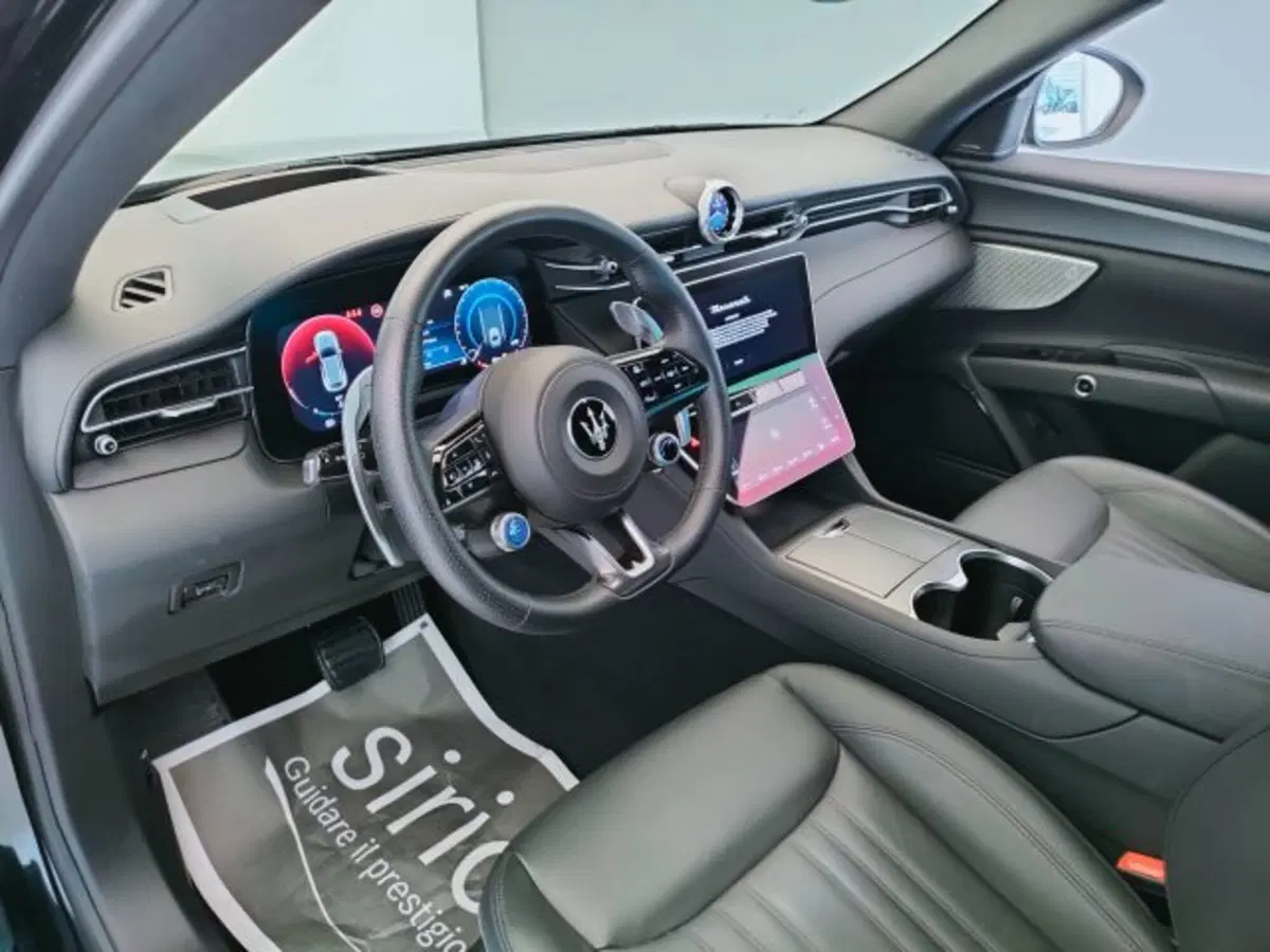 Maserati Grecale usata a Teramo (17)