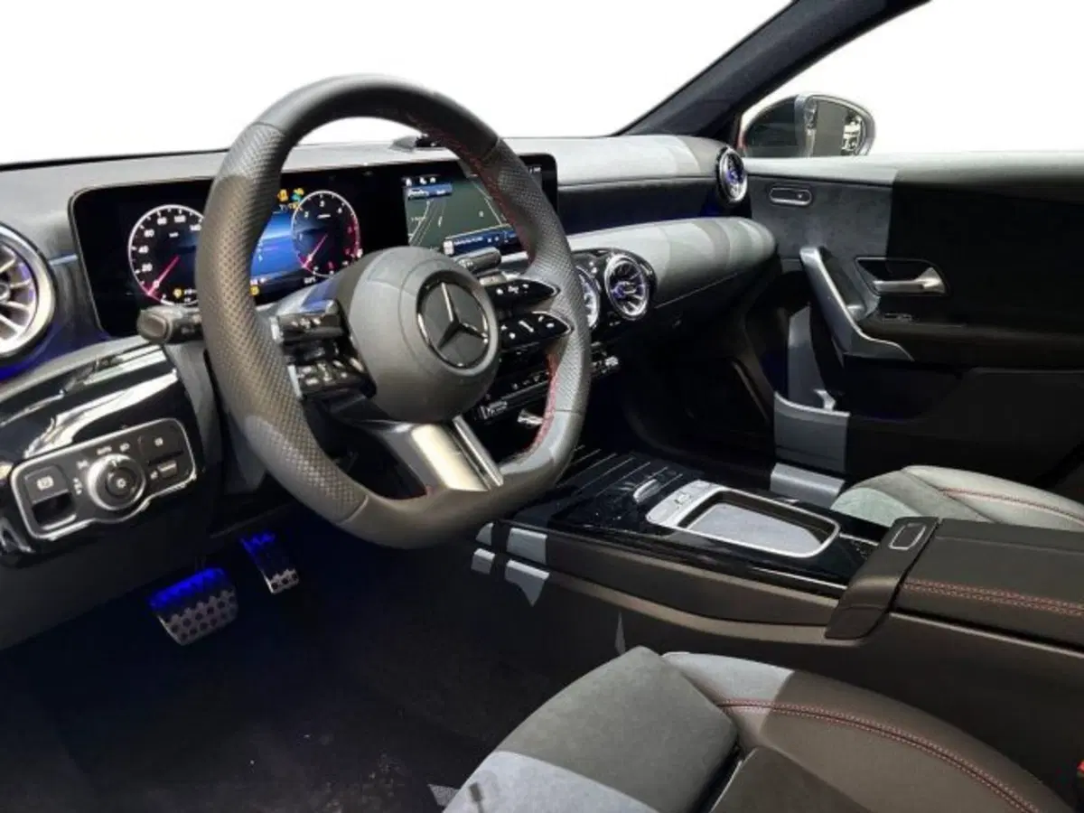 Mercedes-Benz Classe A nuova a Bologna (11)