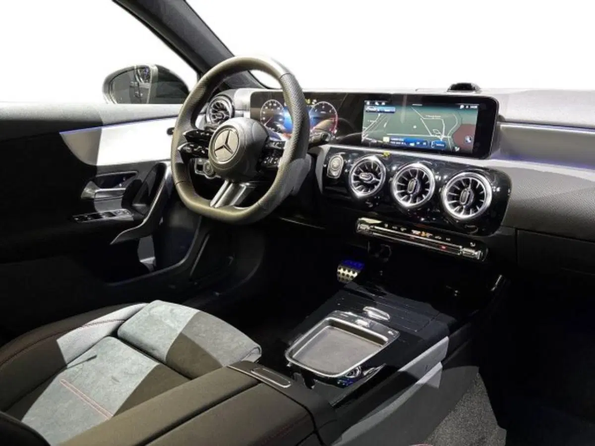 Mercedes-Benz Classe A nuova a Bologna (15)