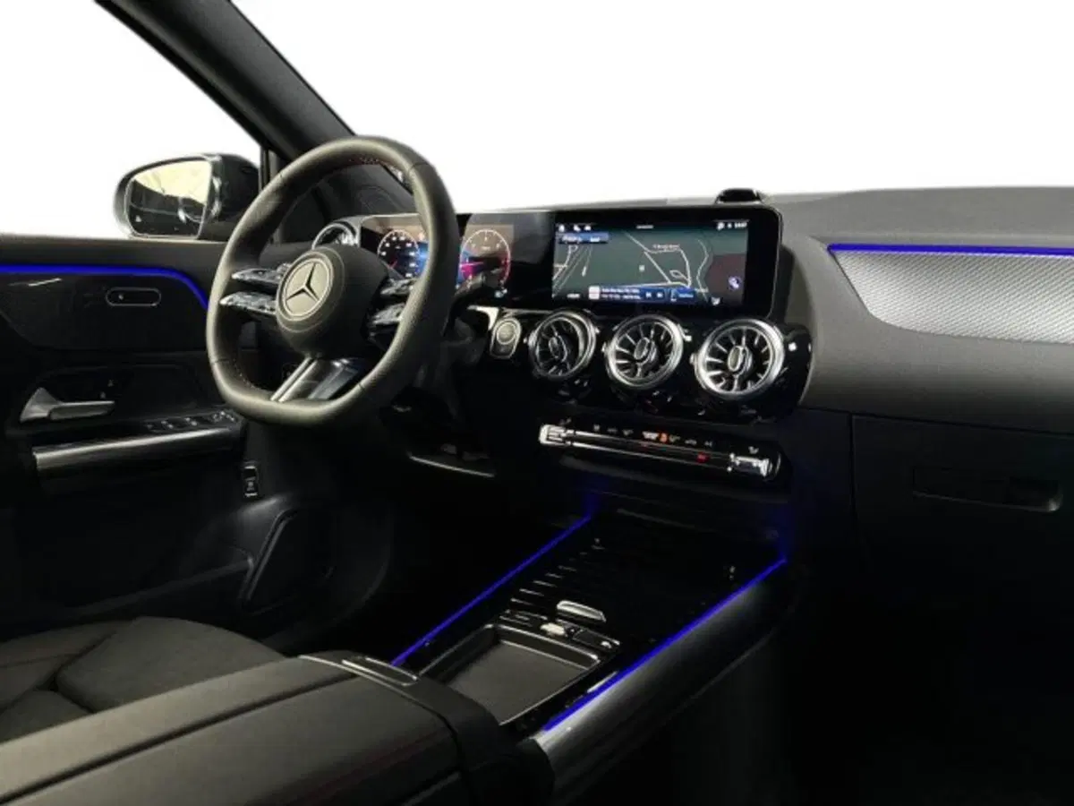 Mercedes-Benz GLA SUV nuova a Bologna (15)