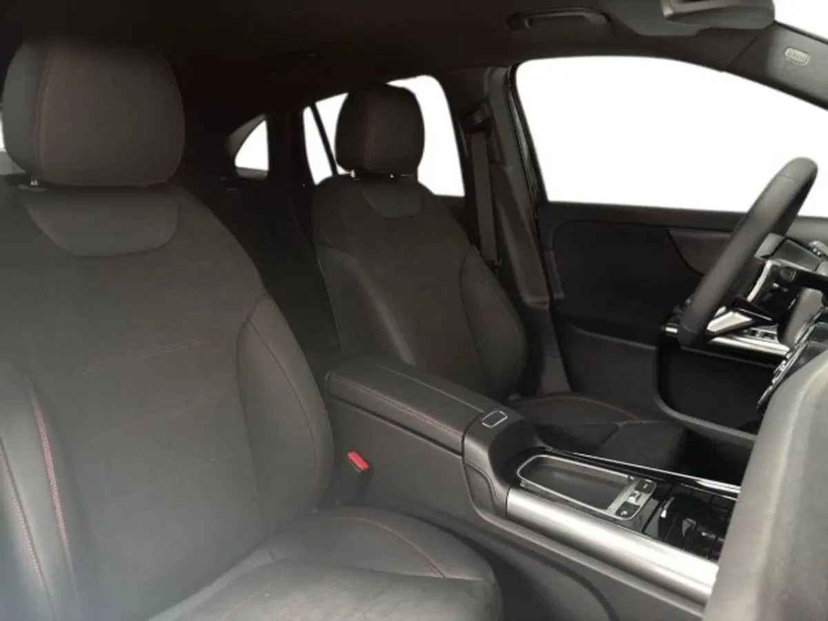 Mercedes-Benz GLA SUV nuova a Bologna (16)