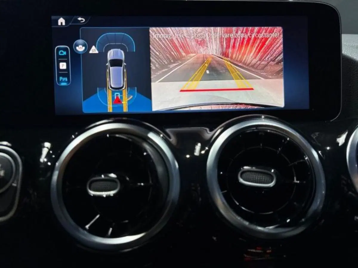Mercedes-Benz GLA SUV nuova a Bologna (12)