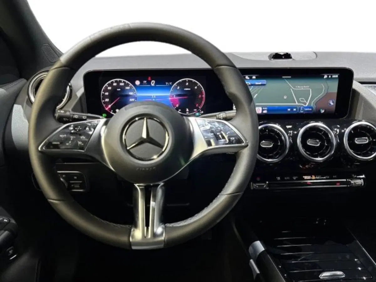 Mercedes-Benz GLA SUV nuova a Bologna (14)