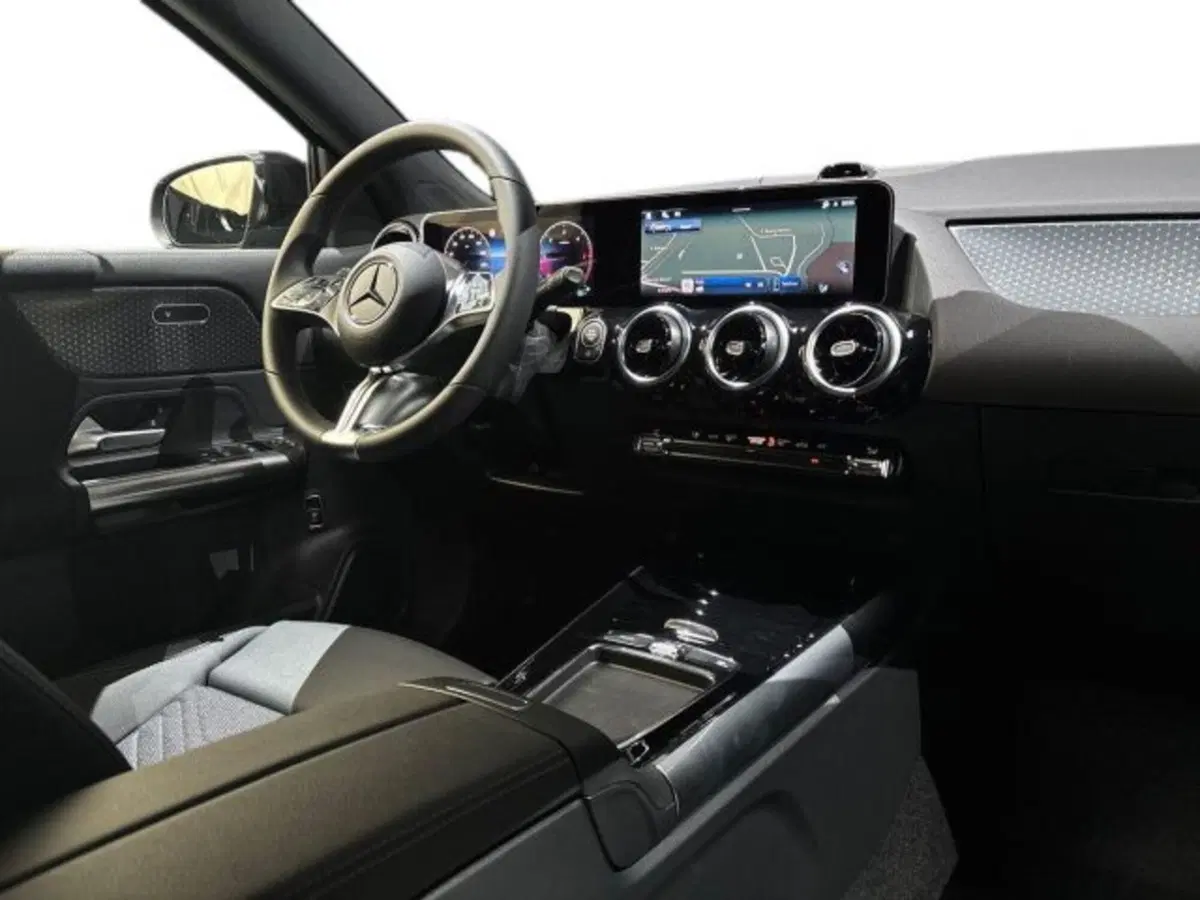 Mercedes-Benz GLA SUV nuova a Bologna (15)