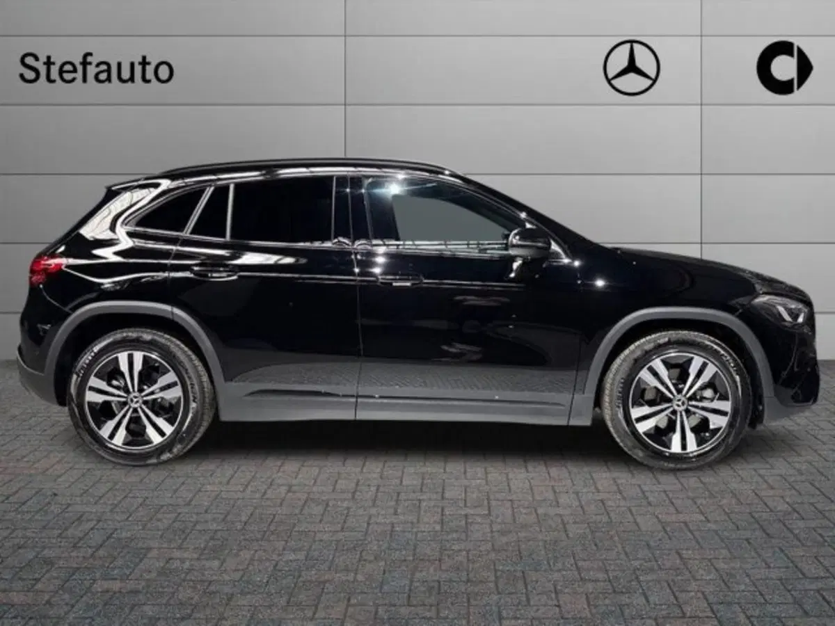 Mercedes-Benz GLA SUV nuova a Bologna (2)