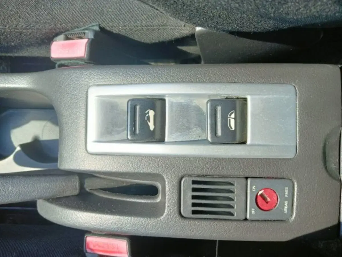 Peugeot 307 Cabrio usata a Brescia (13)