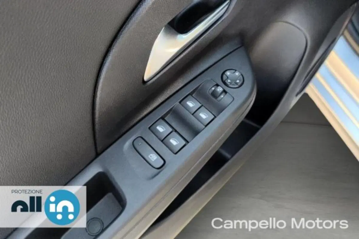 Opel Corsa usata a Venezia (15)