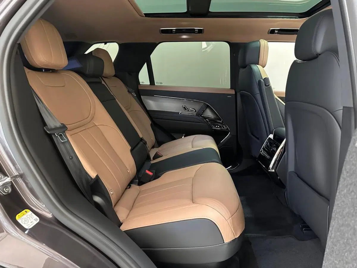 Land Rover Range Rover Sport nuova a Varese (8)