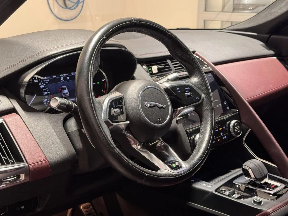 Jaguar E-Pace usata a Varese (10)