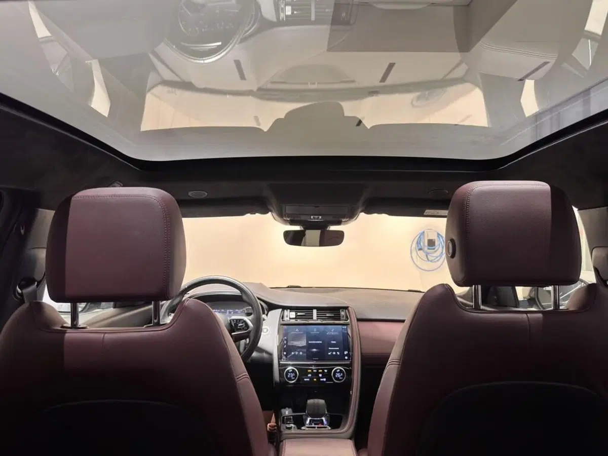 Jaguar E-Pace usata a Varese (11)