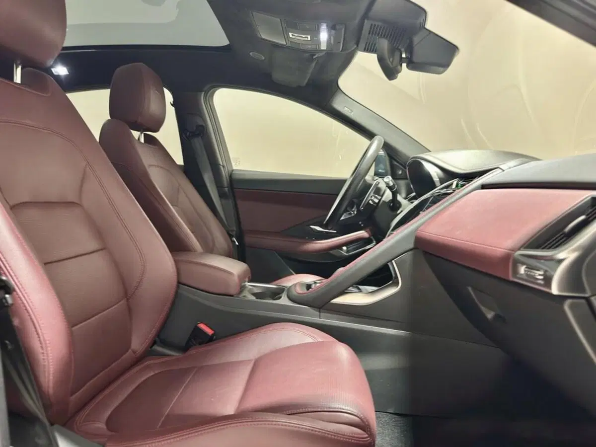 Jaguar E-Pace usata a Varese (3)