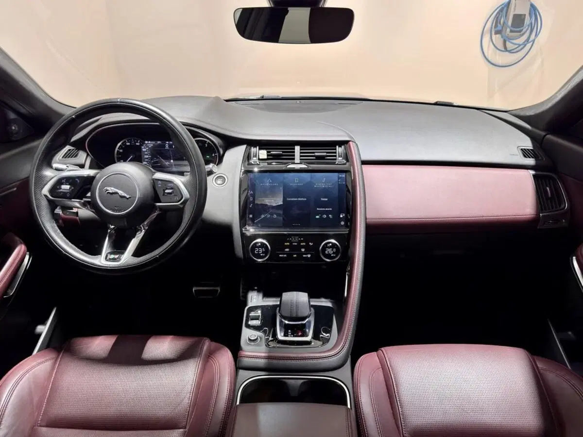 Jaguar E-Pace usata a Varese (4)