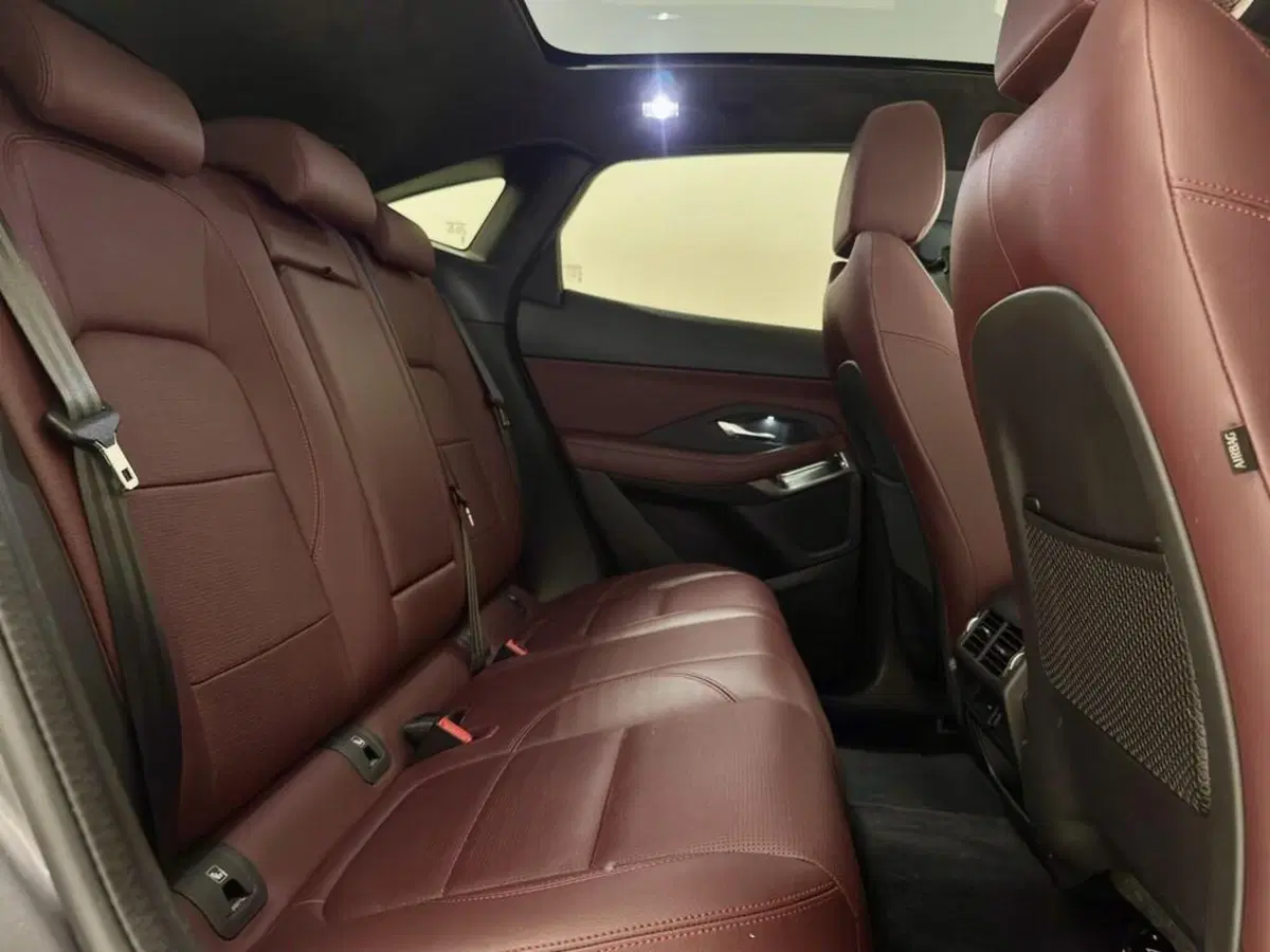 Jaguar E-Pace usata a Varese (5)