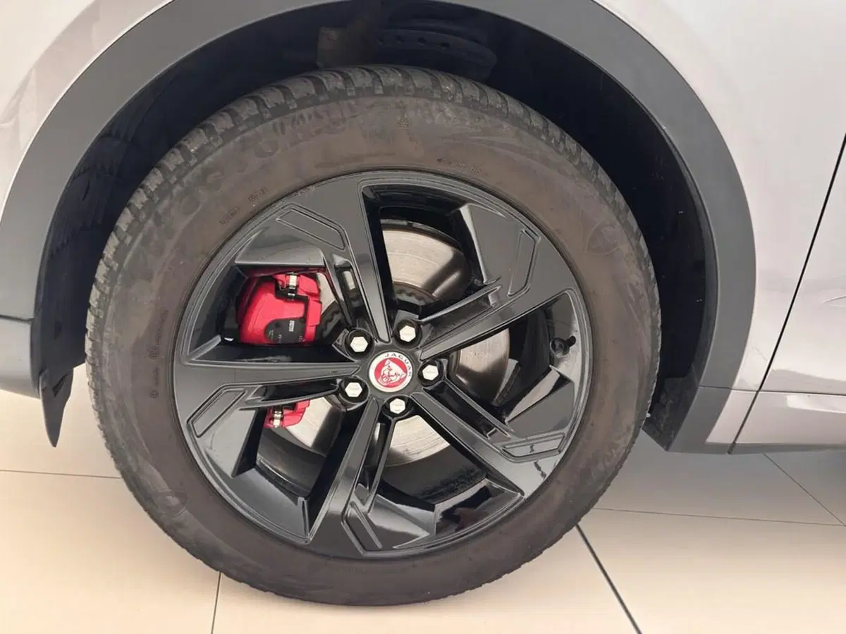 Jaguar E-Pace usata a Varese (9)