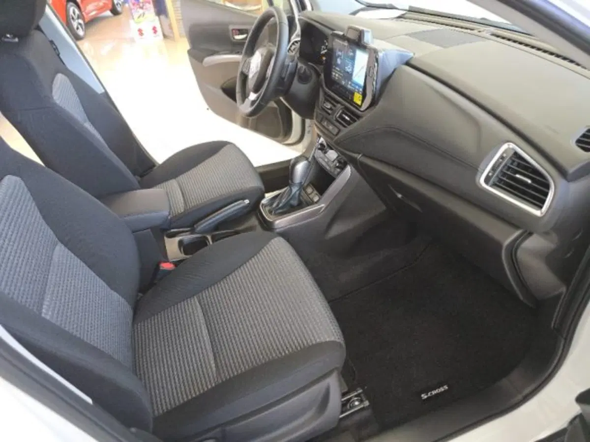 Suzuki S-Cross nuova a Reggio Emilia (13)