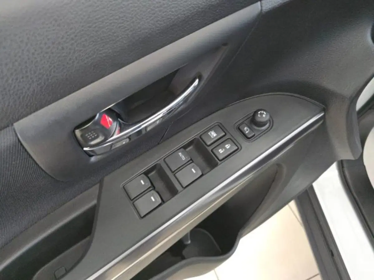 Suzuki S-Cross nuova a Reggio Emilia (14)