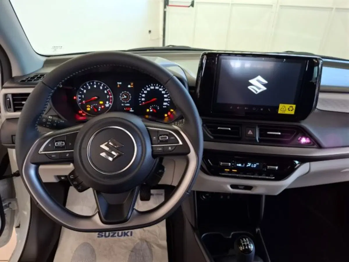 Suzuki Swift nuova a Reggio Emilia (9)