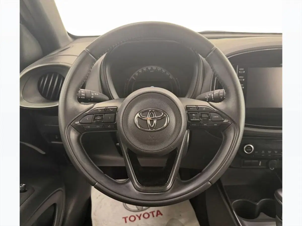 Toyota Aygo X usata a Monza e Brianza (8)