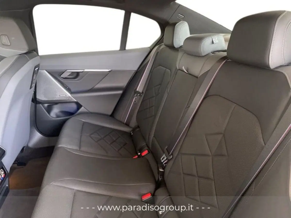 BMW i5 Touring usata a Catanzaro (20)